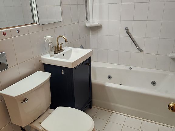 3rd image of 150 Thomas Dr