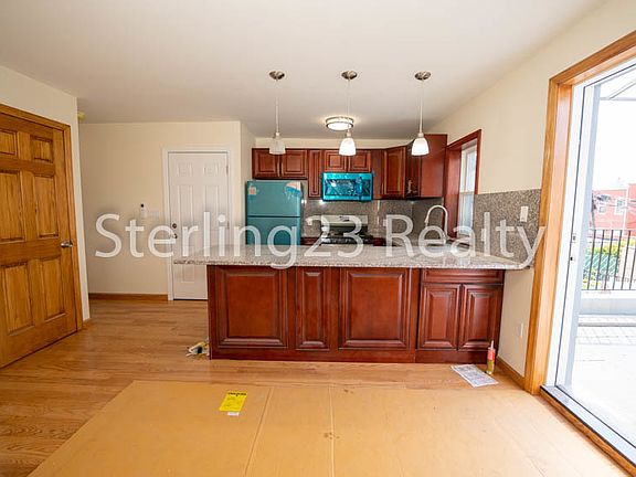 4th image of 21-38 37th St #2B