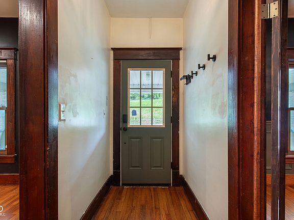 5th image of 1714 Washington St