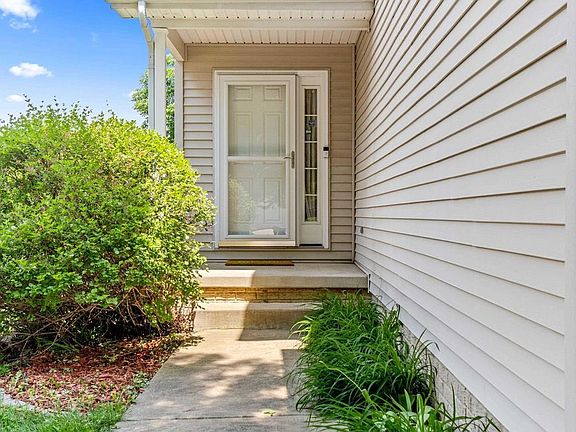 3rd image of 2327 W Miners Dr