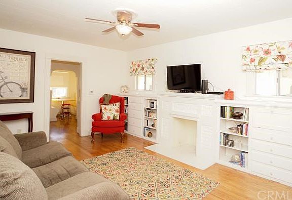 4th image of 1028 Acacia Ave