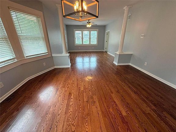 3rd image of 302 N Noyes Blvd