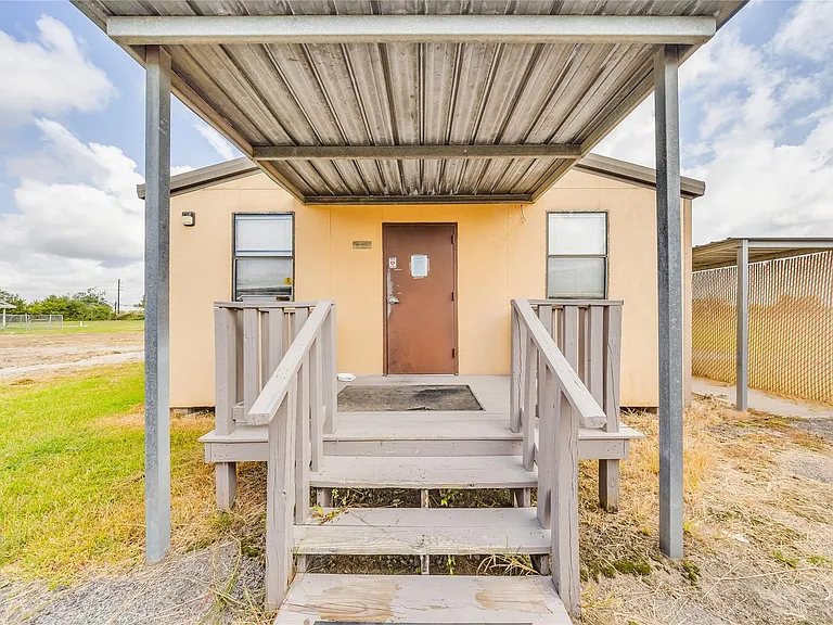 4227 Old Chocolate Bayou Rd — Photo 11