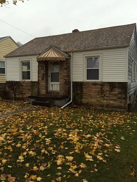1306 W 4th St photo 1