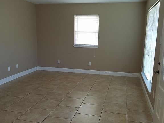 5th image of 3417 Plaza Dr