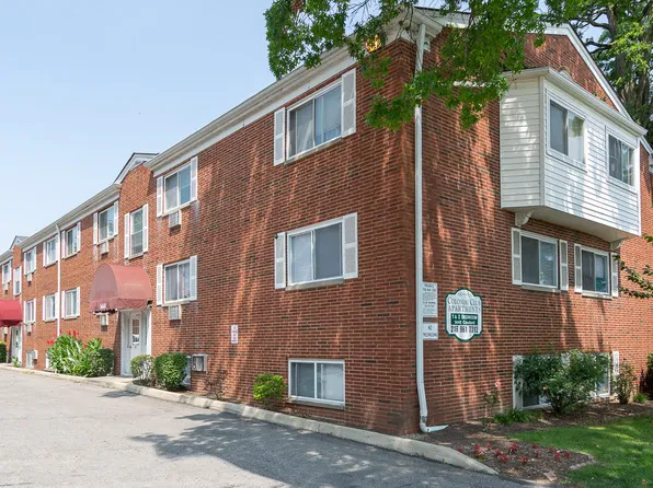 Colonial Club Apartments