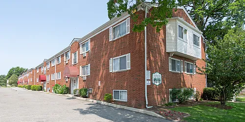 Colonial Club Apartments Photo 1