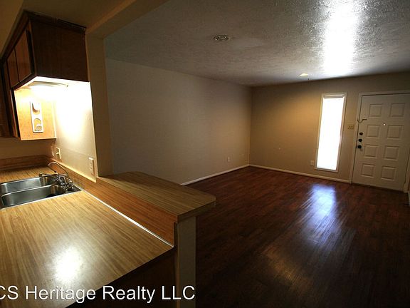 4th image of 2407 Bandera Dr APT A