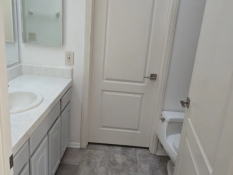 301 Roosevelt Ave — Photo 7