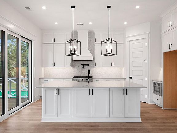 5th image of 3622 Conch St