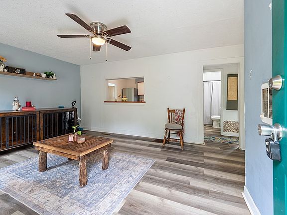5th image of 402 Pico Dr