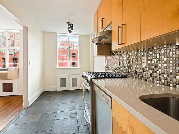 3rd image of 53 Greenwich Ave APT 3