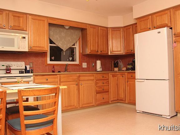 4th image of 2320 Dalton Ave SW