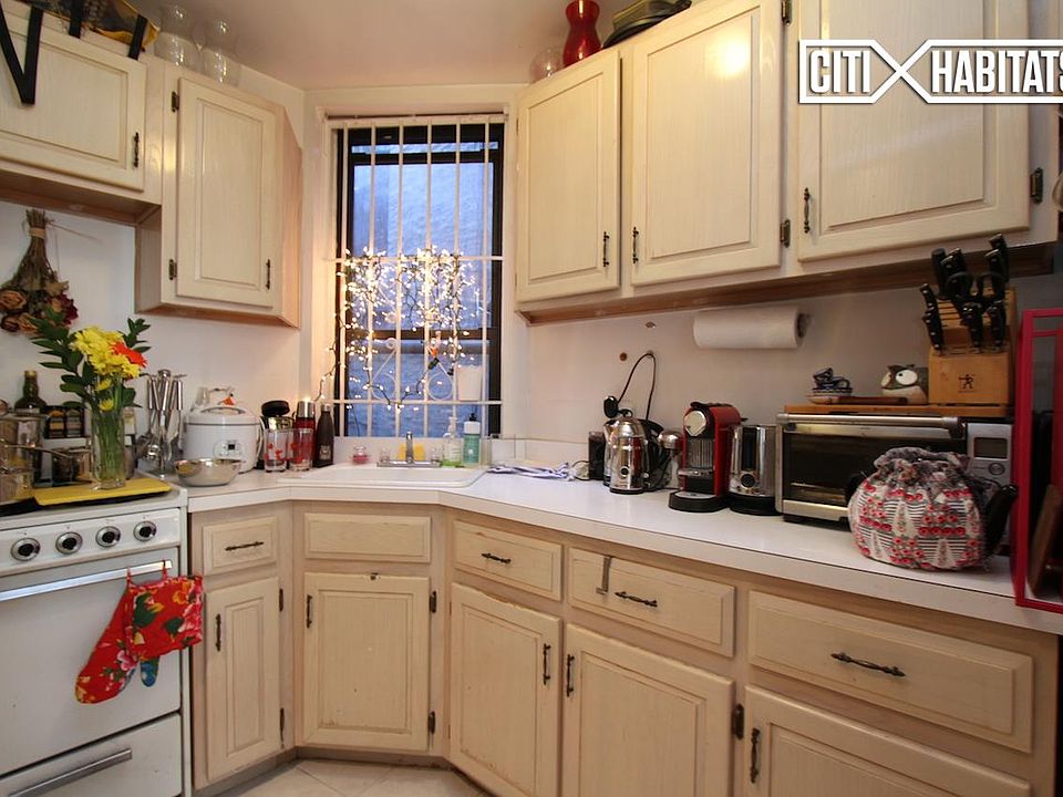 2nd image of 7 W 103rd St APT 4A