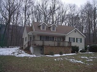 387 Swaim Ln, Berkeley Springs, WV 25411