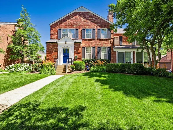 8023 Crescent Dr, Saint Louis, MO 63105