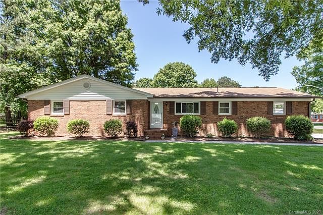 1st image of 8533 Williamsburg Cres