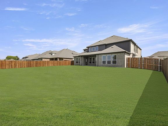 5th image of 829 Blue Heron Dr