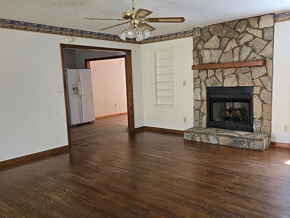 3rd image of 211 Ruth Dr