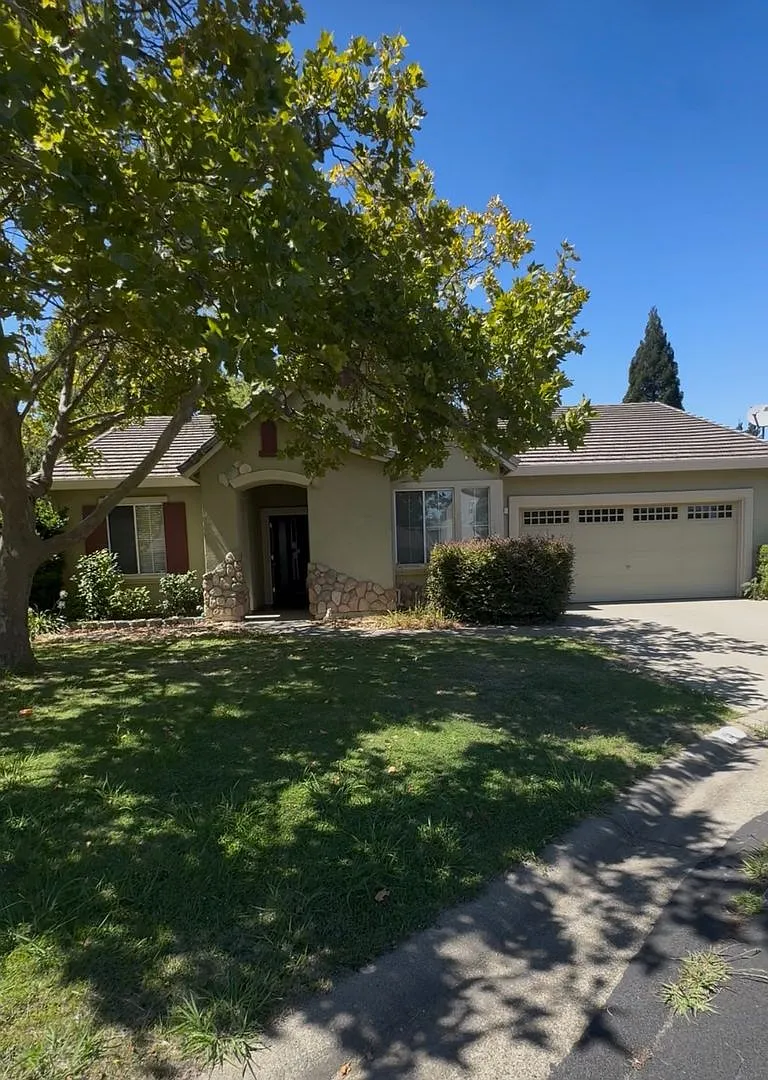 Great Court Location Near Galleria Roseville & Hwy 65 — Photo 1