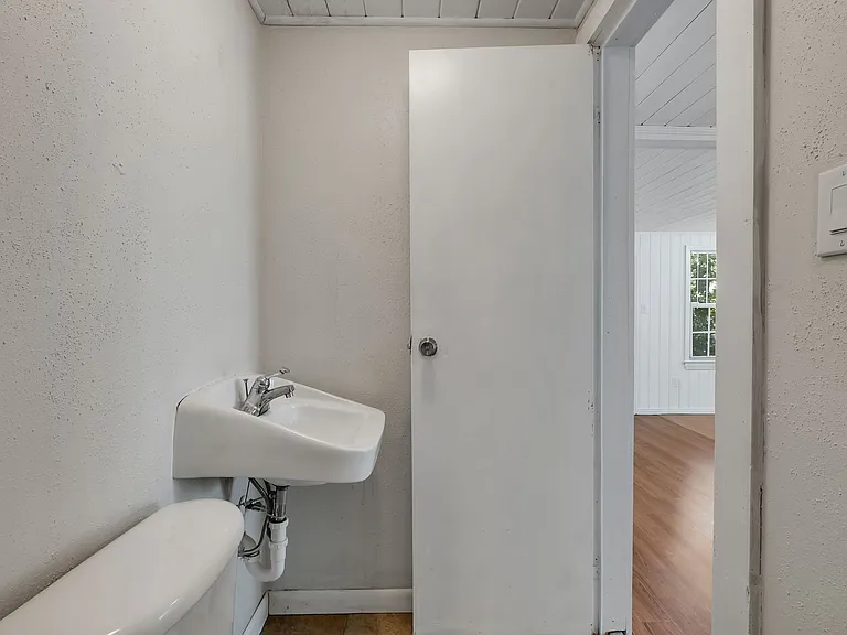 1131 Hawthorne St — Photo 19
