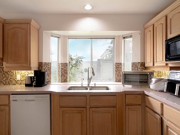 4th image of 3760 McKay Dr