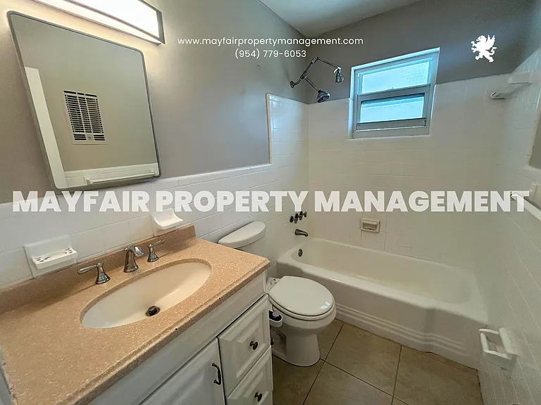 1725 NE 7th St #5 — Photo 5