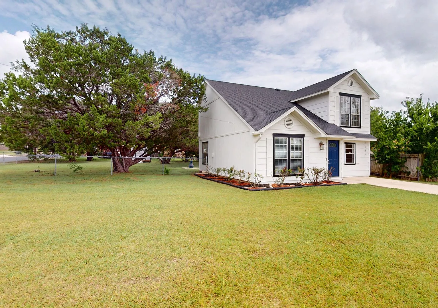 Free September + $1395 Rent — Photo 2