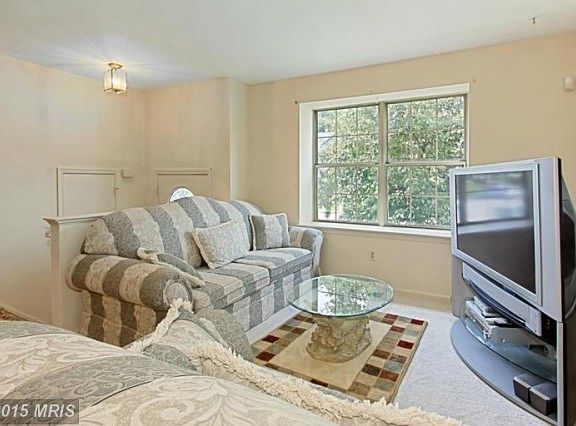 4th image of 14931 Enterprise Ln