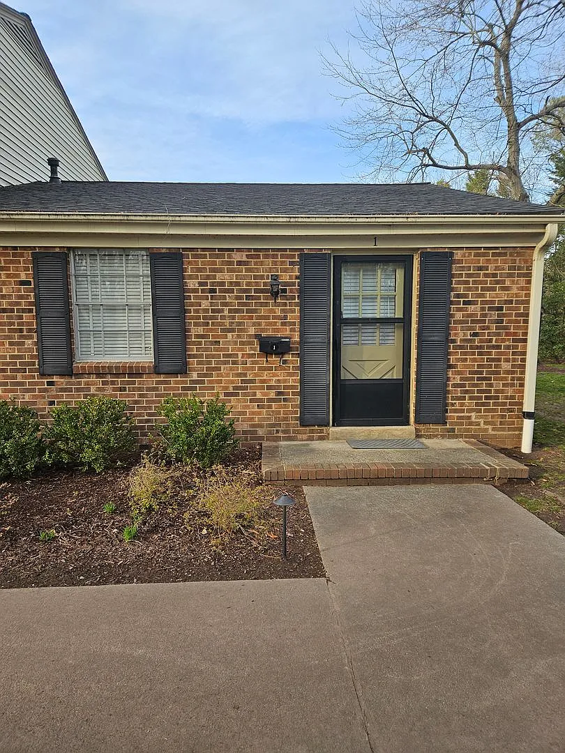 Quiet End-Unit Condo | Walk to University Place! — Photo 2