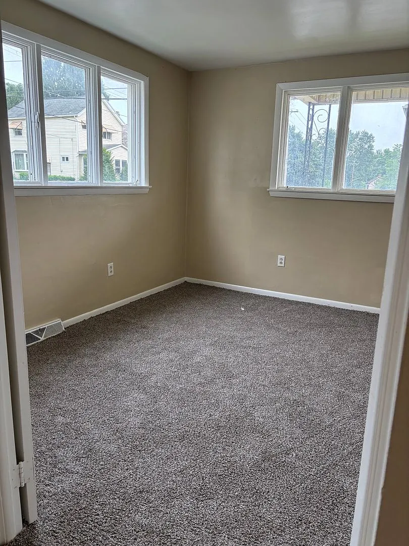 1st Floor 1 Bdrm Apartment — Photo 1