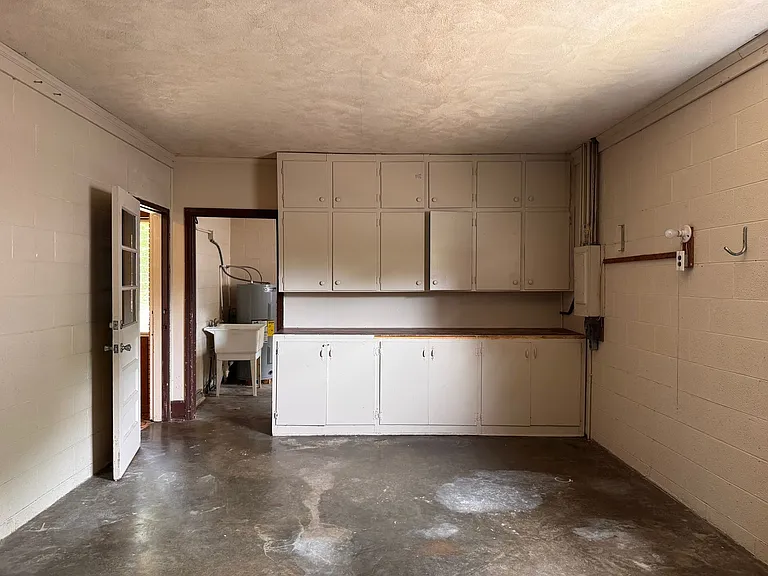 453 Foster St — Photo 24