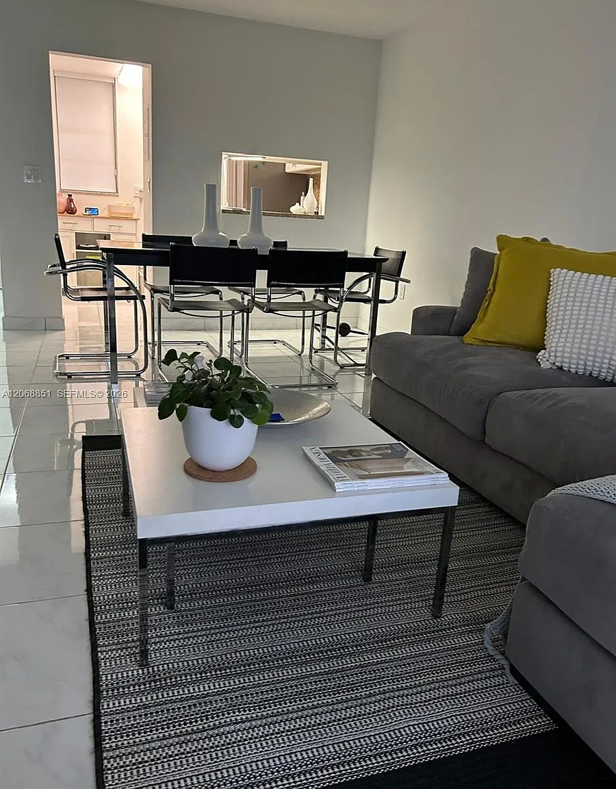 Point East Sec Ii Condo — Photo 3