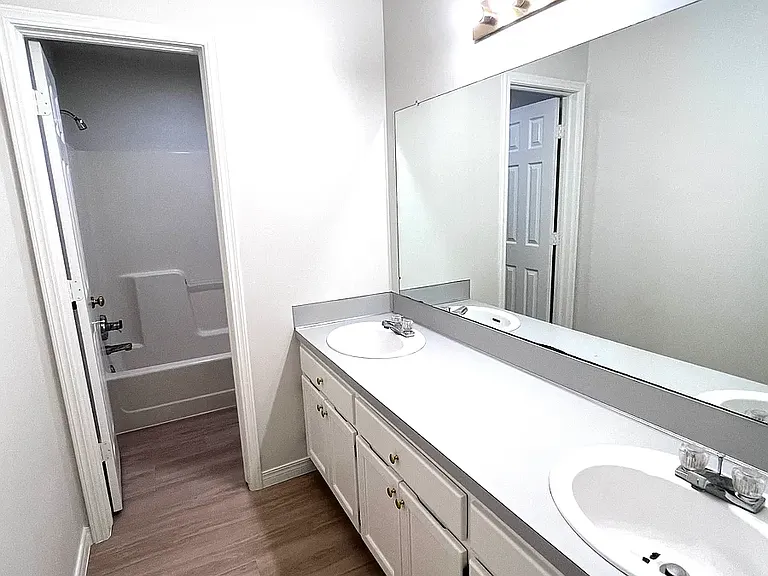 11102 S Nandina Ave — Photo 15