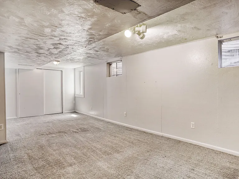 377 Depew St — Photo 2