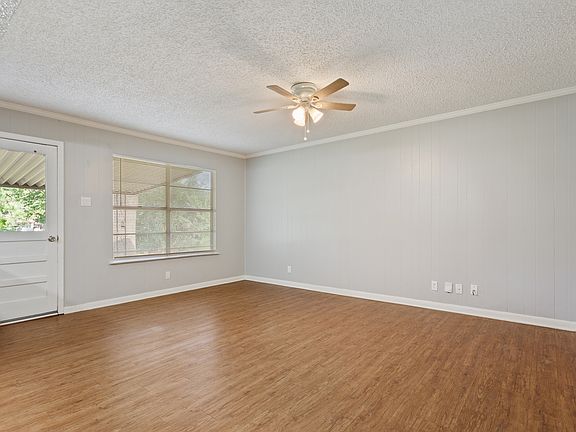 3rd image of 407 Crescent St