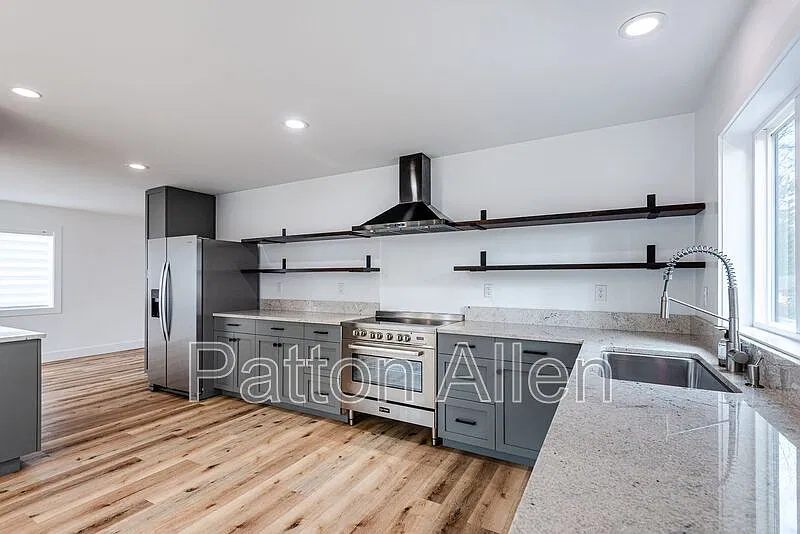 4 bed, 3.5 bath, 3298 sqft, $5,100 — Photo 4
