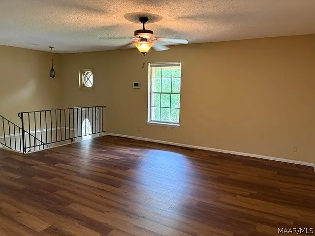560 Farmington Rd — Photo 13
