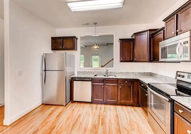 2027 Pinecrest Dr — Photo 11
