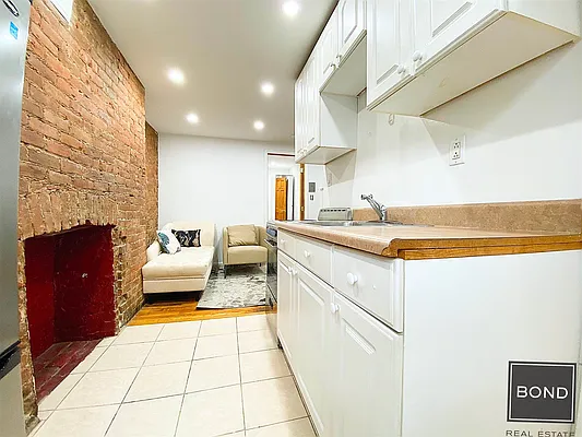 Rented by Bond New York | media 3