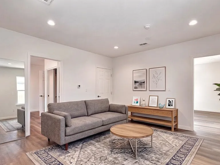 145 N Alexandria Ave — Photo 5