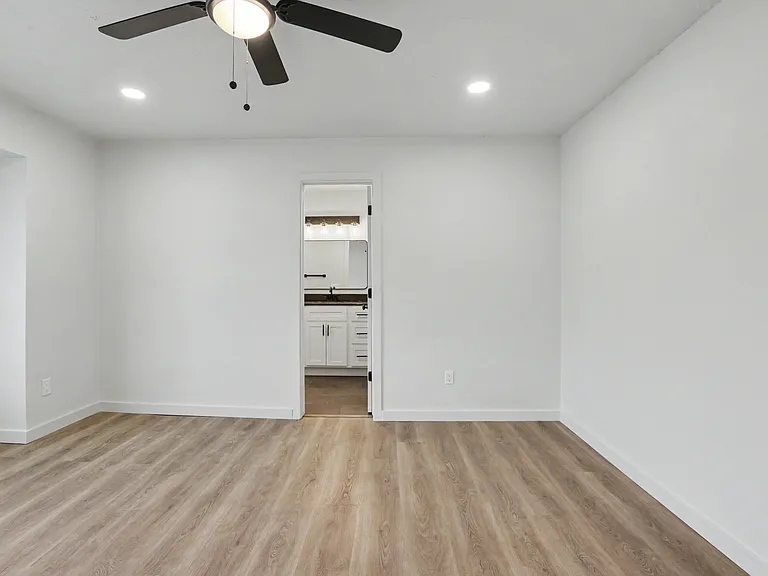 5900 N Ross Ave #2 — Photo 22