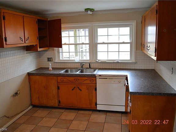 4th image of 4920 Greenwood Dr