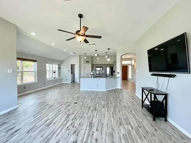 2526 Lake Dale Ln — Photo 8