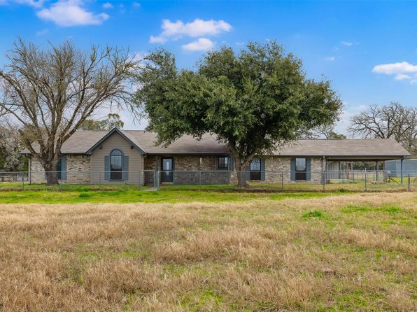 1252 County Road 106, Paige, TX 78659