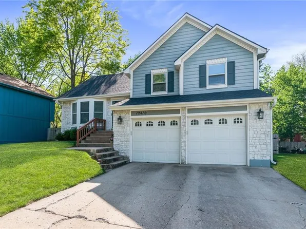 12410 S Blackfoot Dr, Olathe, KS 66062
