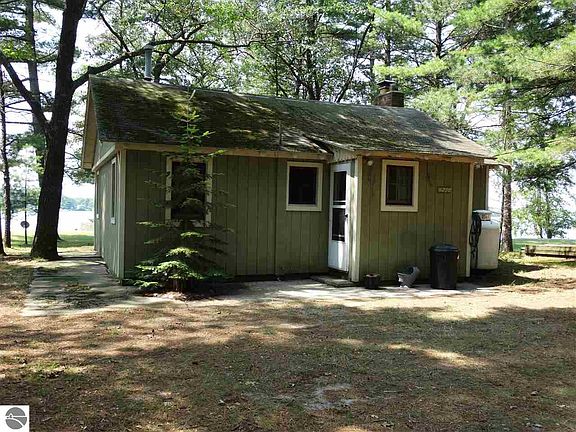 3rd image of 6299 Woodlawn Dr