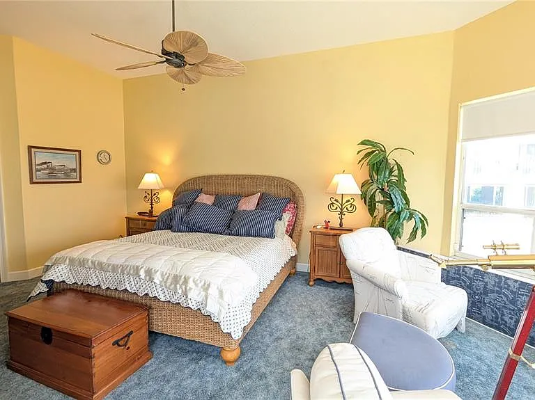 4709 Dolphin Cay Ln S — Photo 17