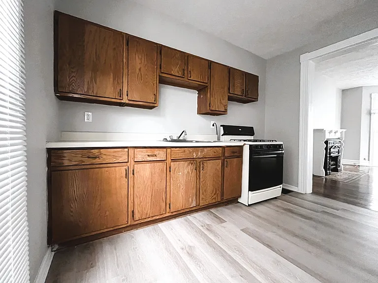 32 Tracy St — Photo 8