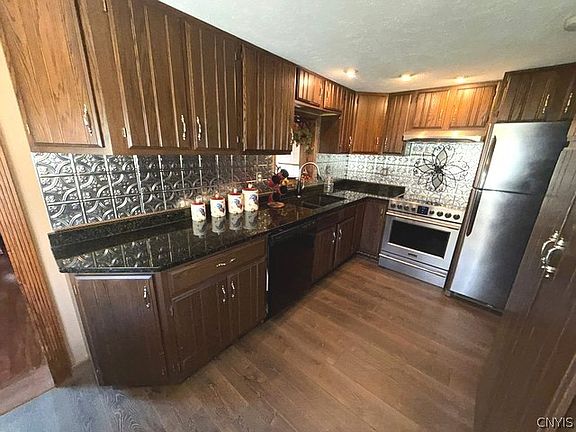 4th image of 7328 Coleman Mills Rd